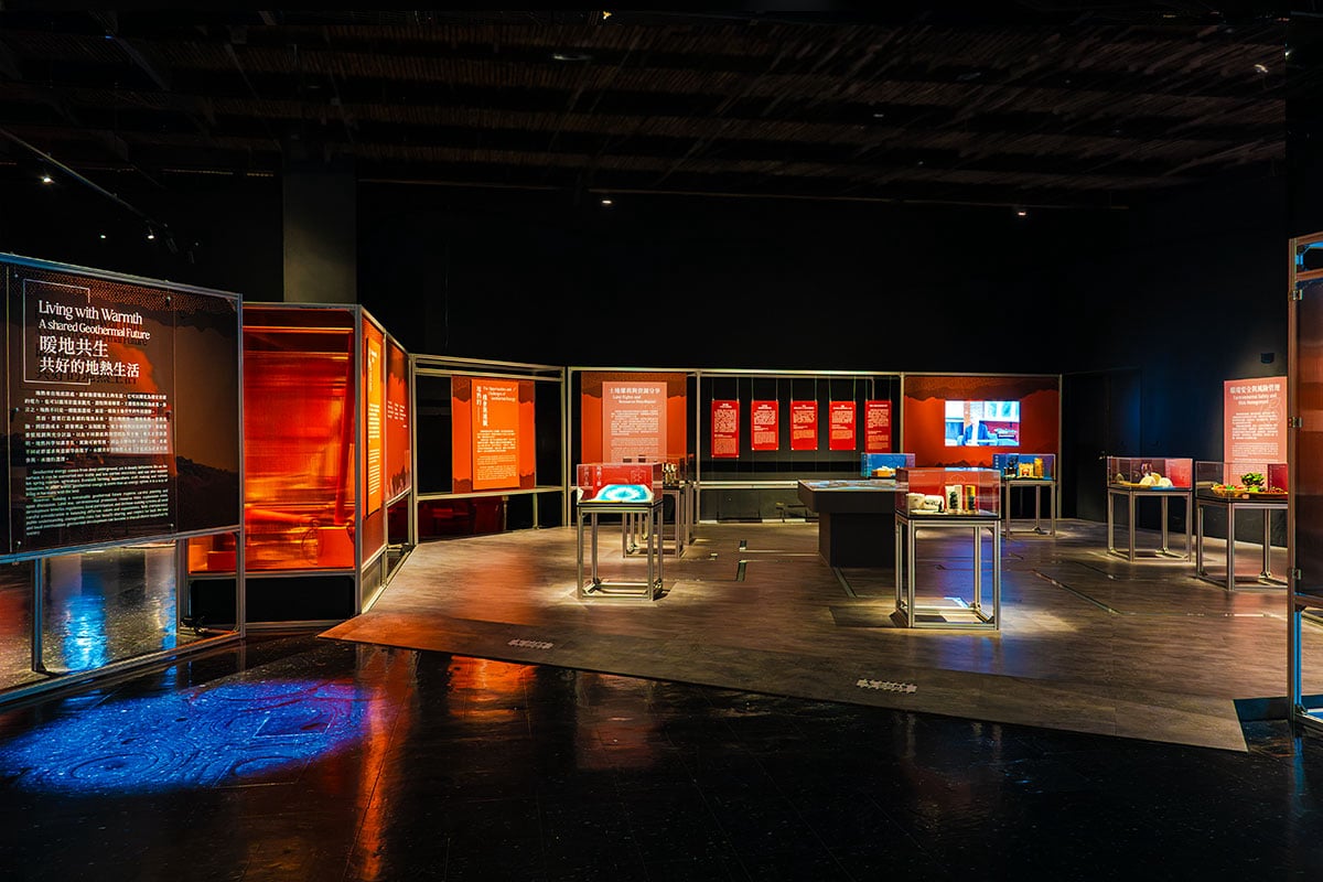 alt=